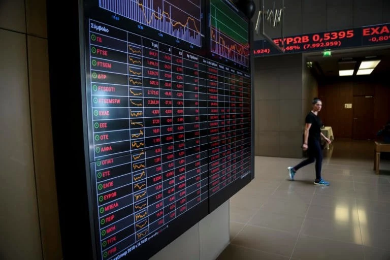 Αδιάκοπο σφυρικόπημα στο χρηματιστήριο – Ιστορικά χαμηλά και νέα άνοδος για τα ομόλογα